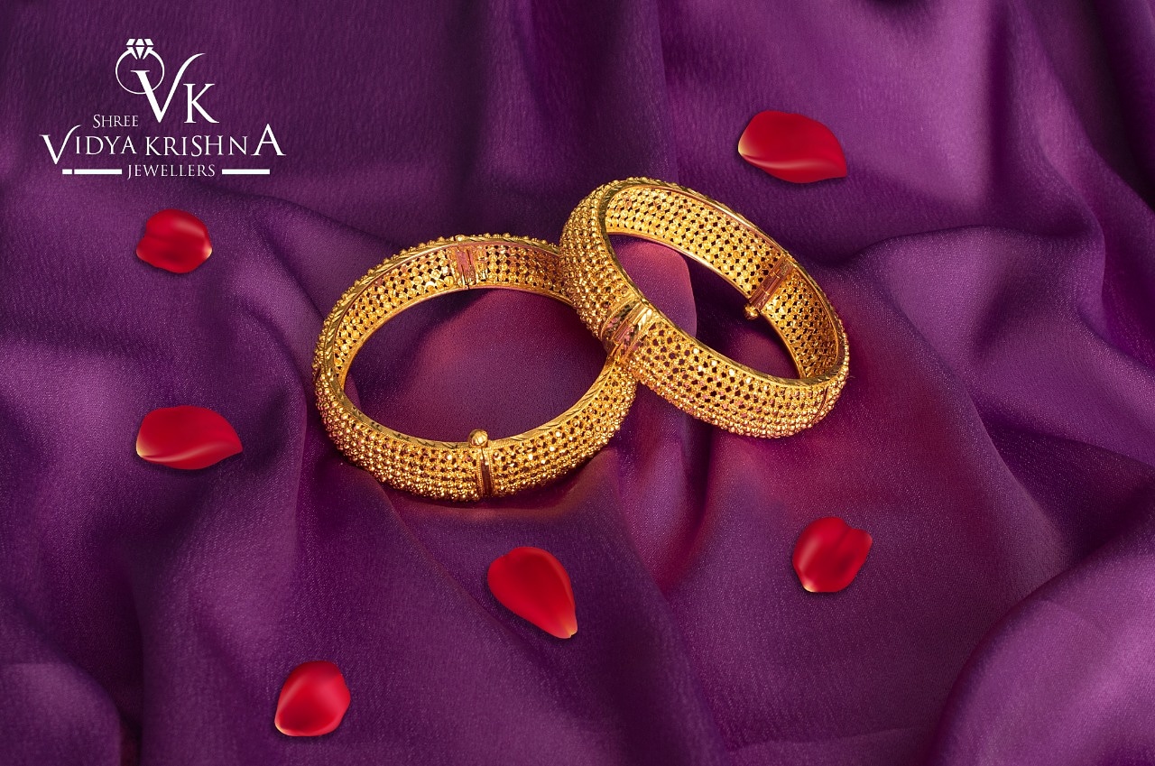 creative jewelry product campaign