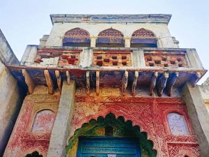 facade of thakur haveli available for horror film shoots