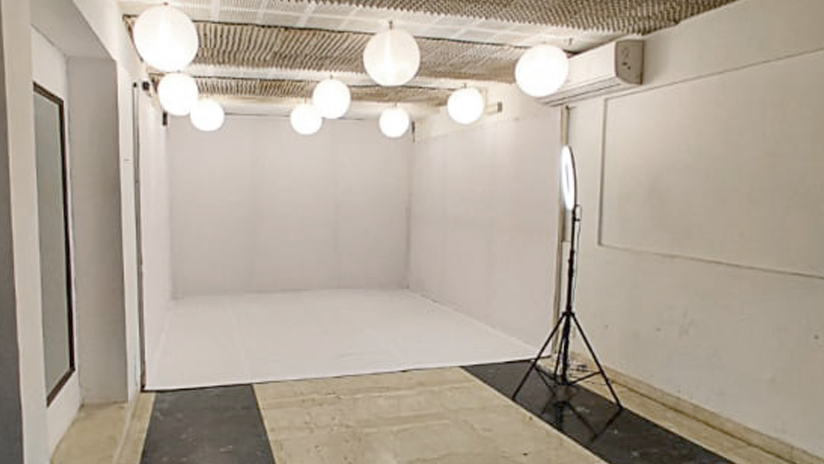 white cyclorama studio for video production in new delhi Ncr.